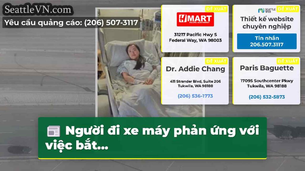 Người đi xe máy phản ứng với việc bắt...