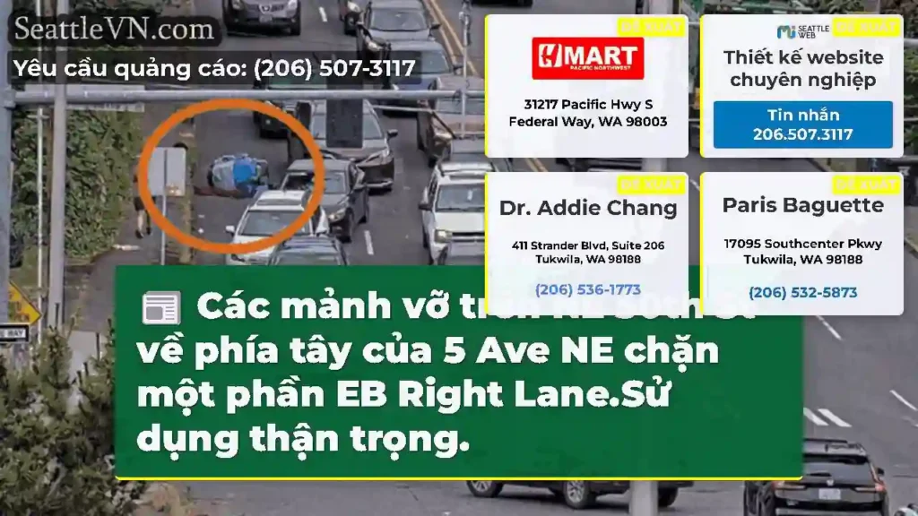 Các mảnh vỡ trên NE 50th St về phía tây của 5 Ave