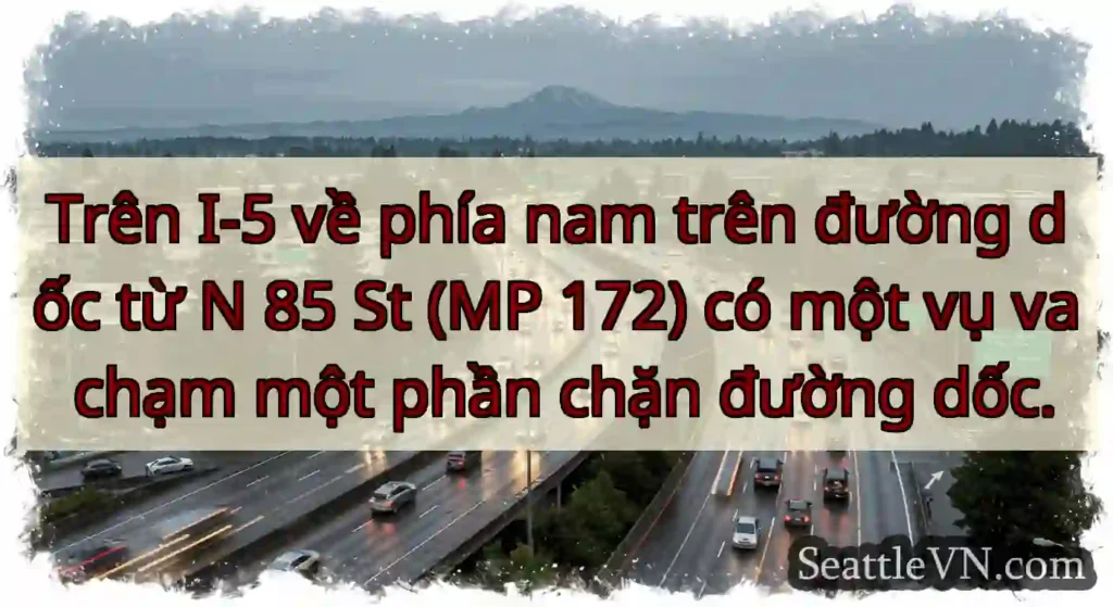 Trên I-5 về phía nam trên đường dốc từ N 85 St