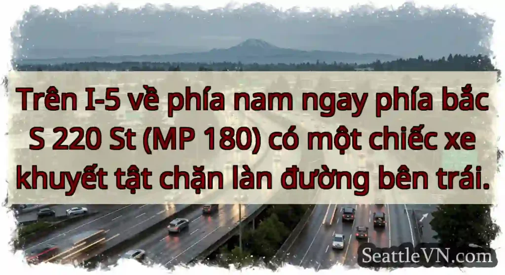 Trên I-5 về phía nam ngay phía bắc S 220 St (MP