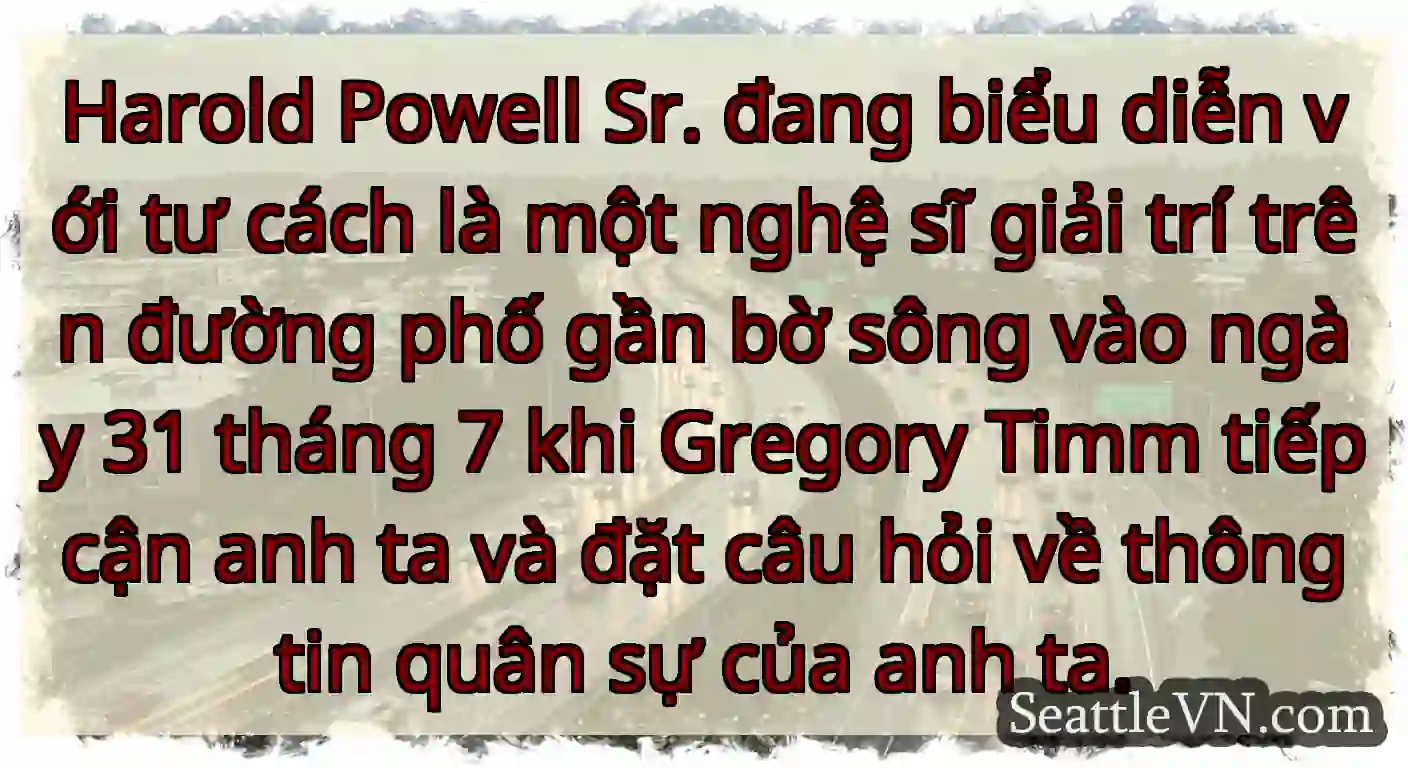 Harold Powell Sr. đang biểu diễn với tư cách là