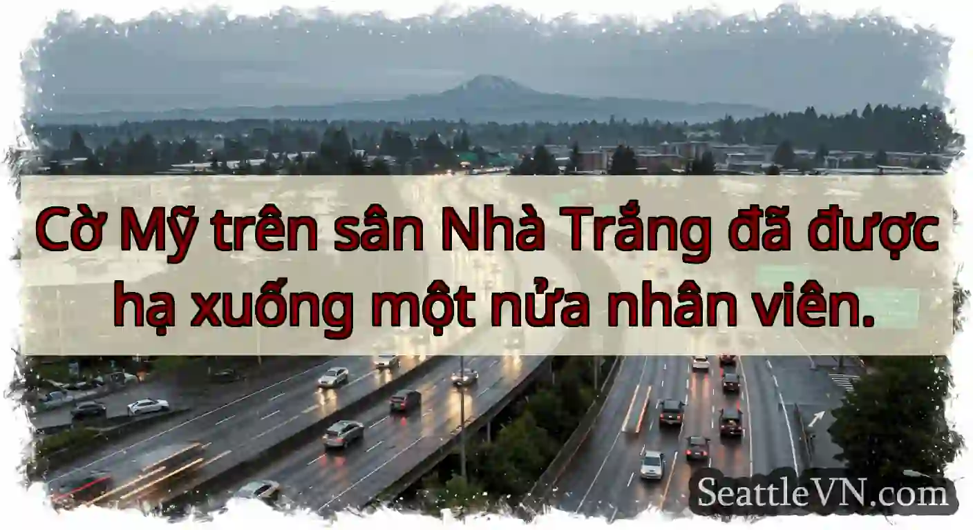 Cờ Mỹ trên sân Nhà Trắng đã được hạ xuống một nửa