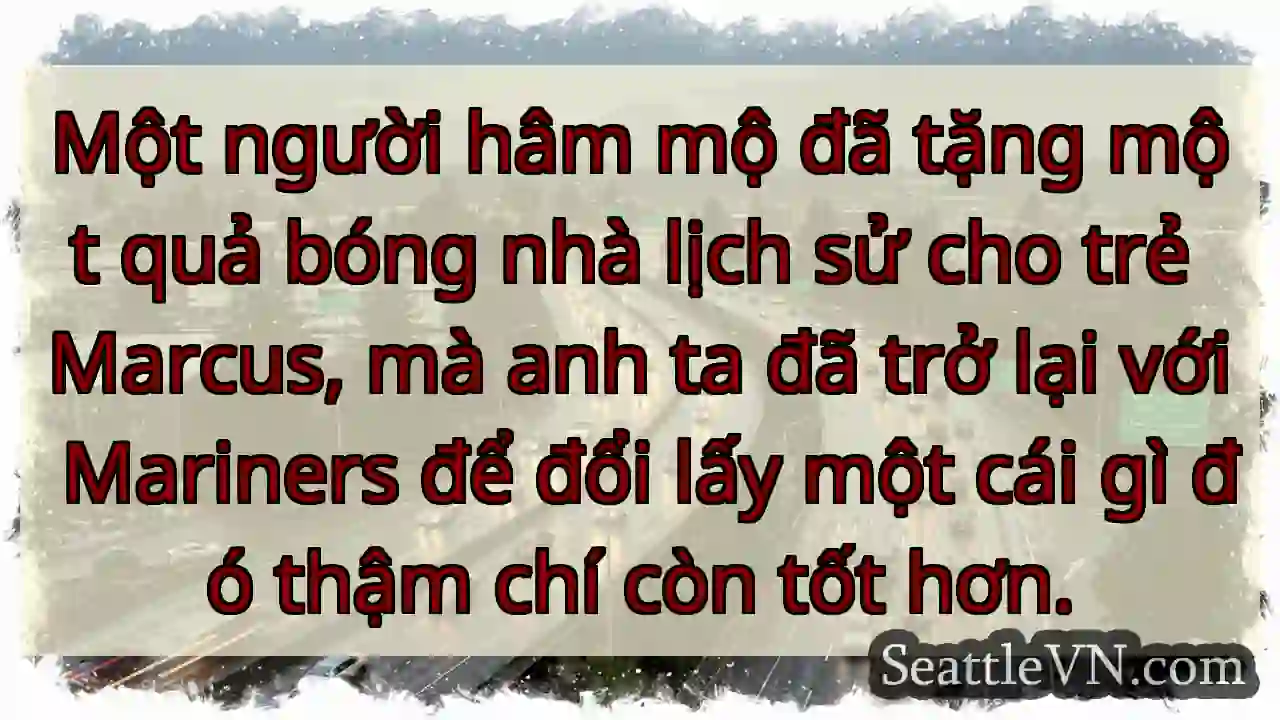 Một người hâm mộ đã tặng một quả bóng nhà lịch sử