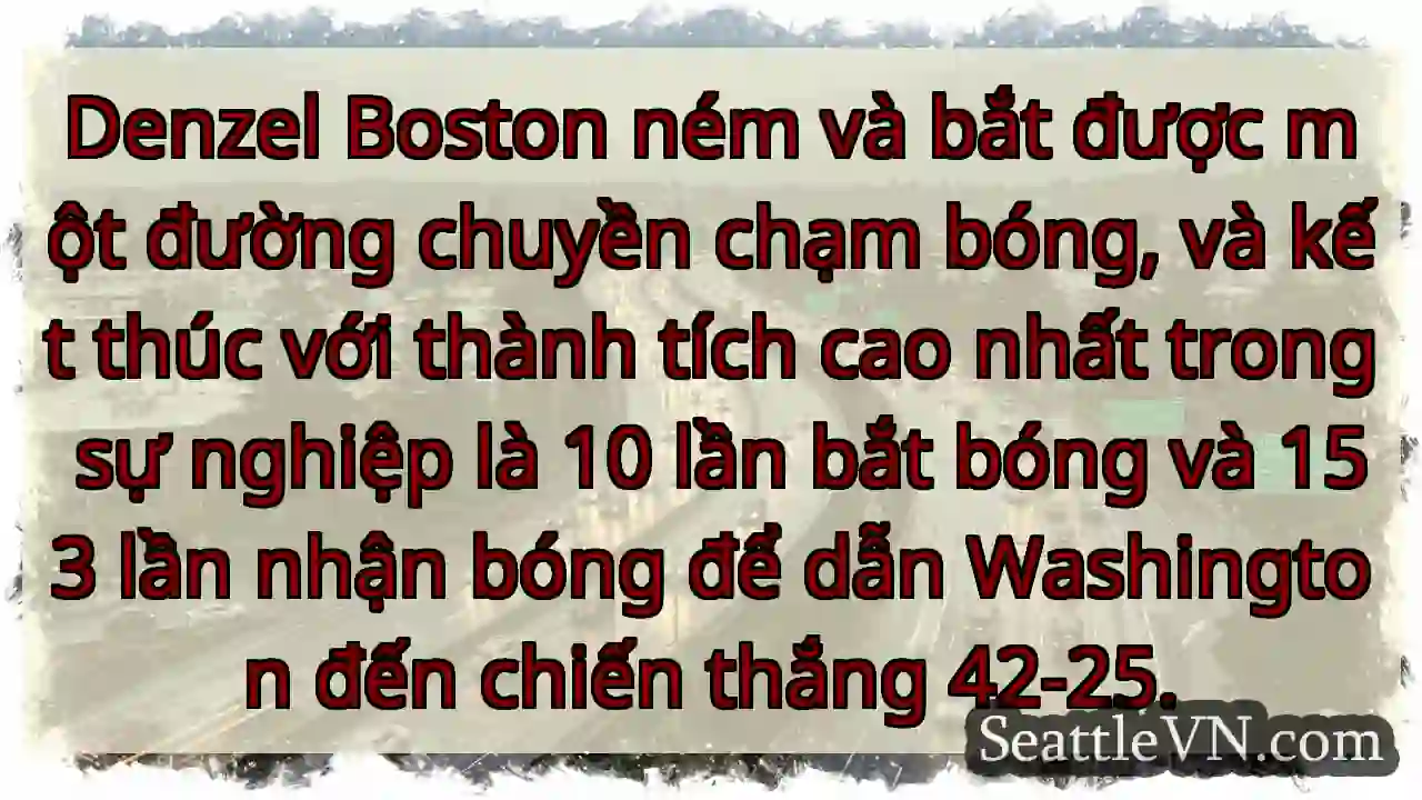 Denzel Boston ném và bắt được một đường chuyền