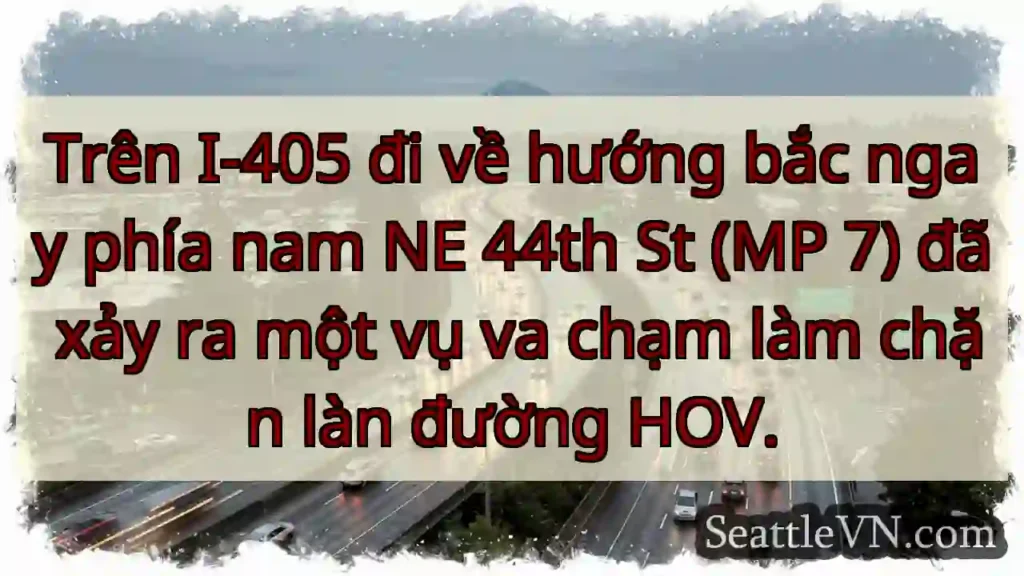 Trên I-405 đi về hướng bắc ngay phía nam NE 44th