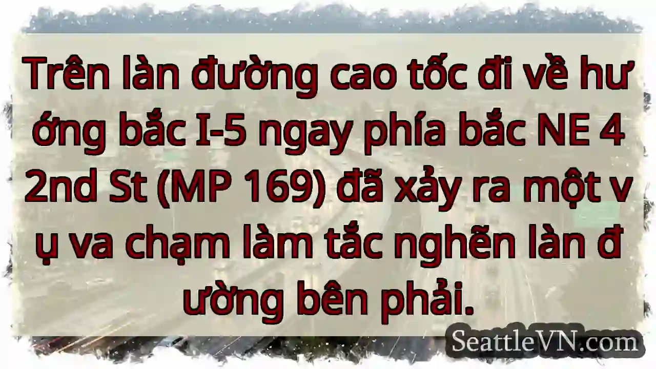 Trên làn đường cao tốc đi về hướng bắc I-5 ngay