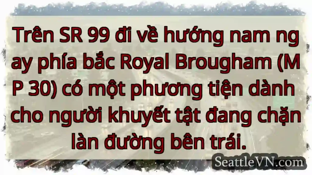 Trên SR 99 đi về hướng nam ngay phía bắc Royal