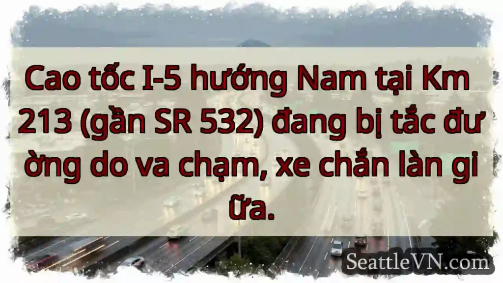 I-5 Nam: Km 213 - Va chạm, xe chắn làn!