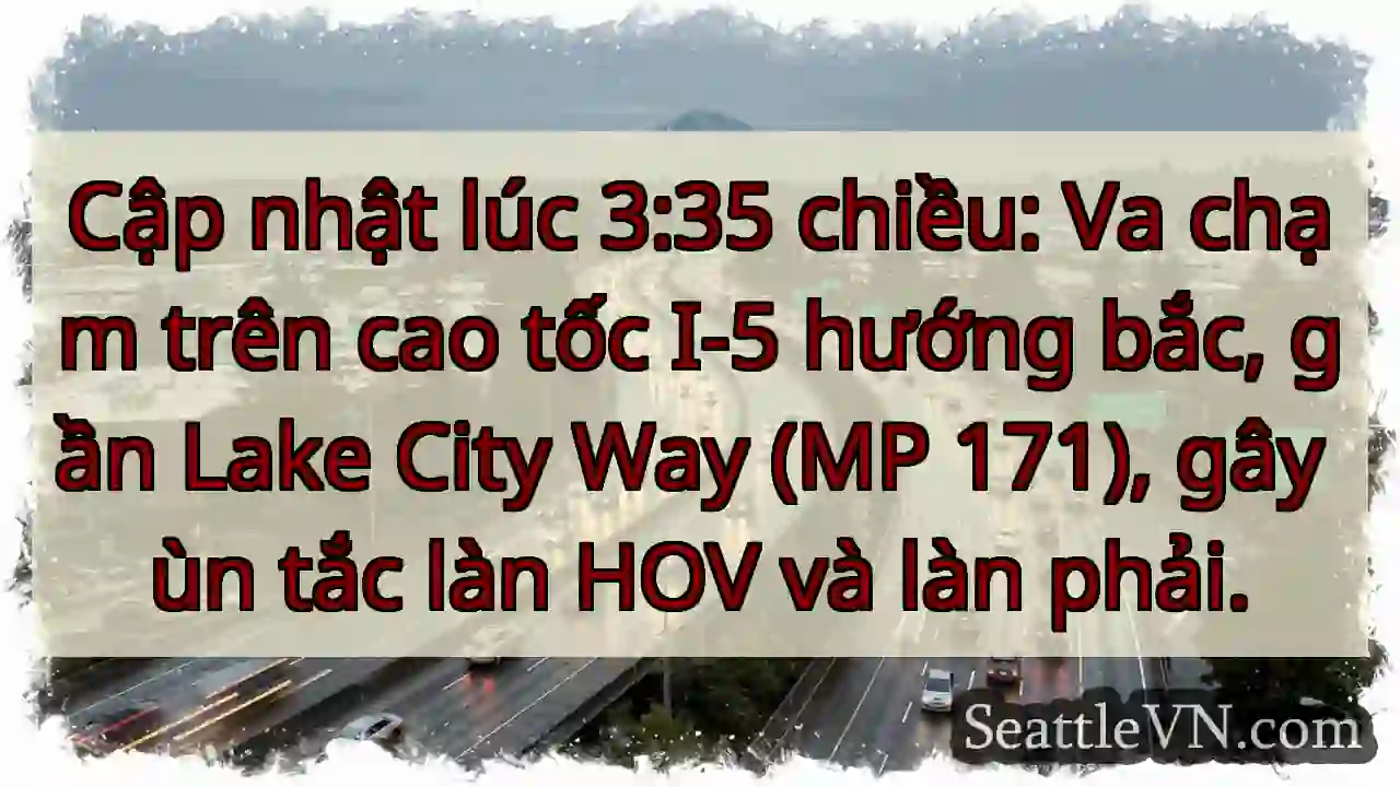 Ùn tắc I-5 hướng Bắc! Gần Lake City Way.