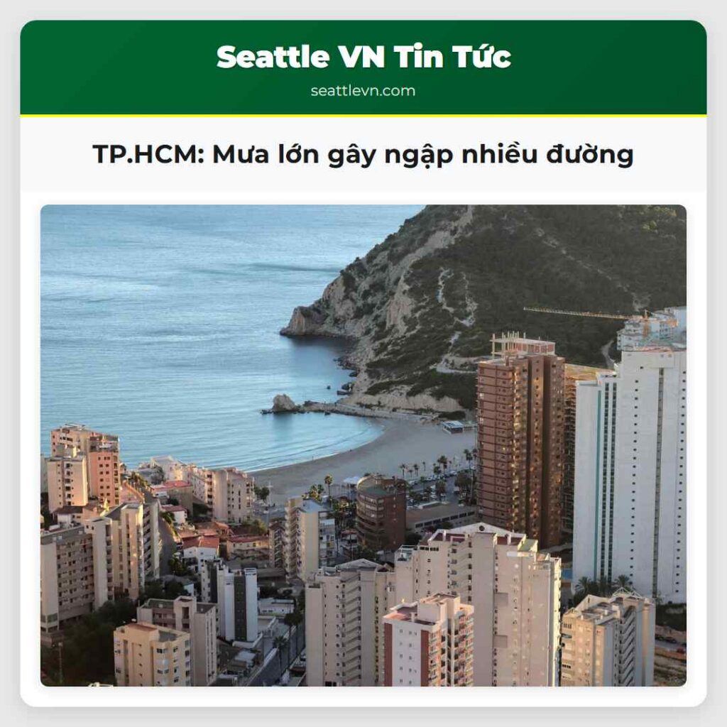 TP.HCM: Mưa lớn gây ngập nhiều đường