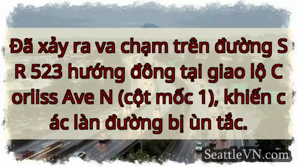 SR 523 ùn tắc! Va chạm giao lộ.