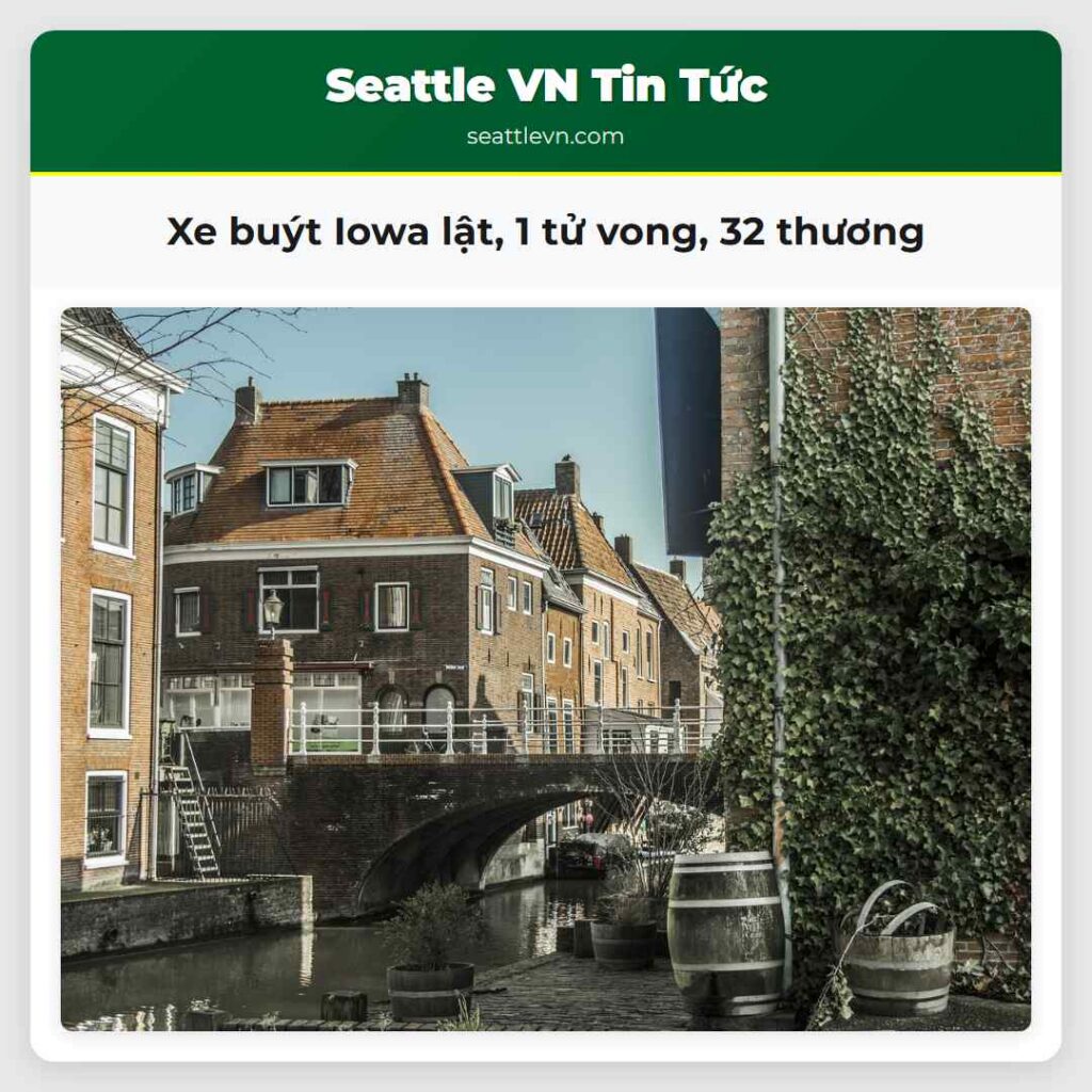Xe buýt Iowa lật, 1 tử vong, 32 thương
