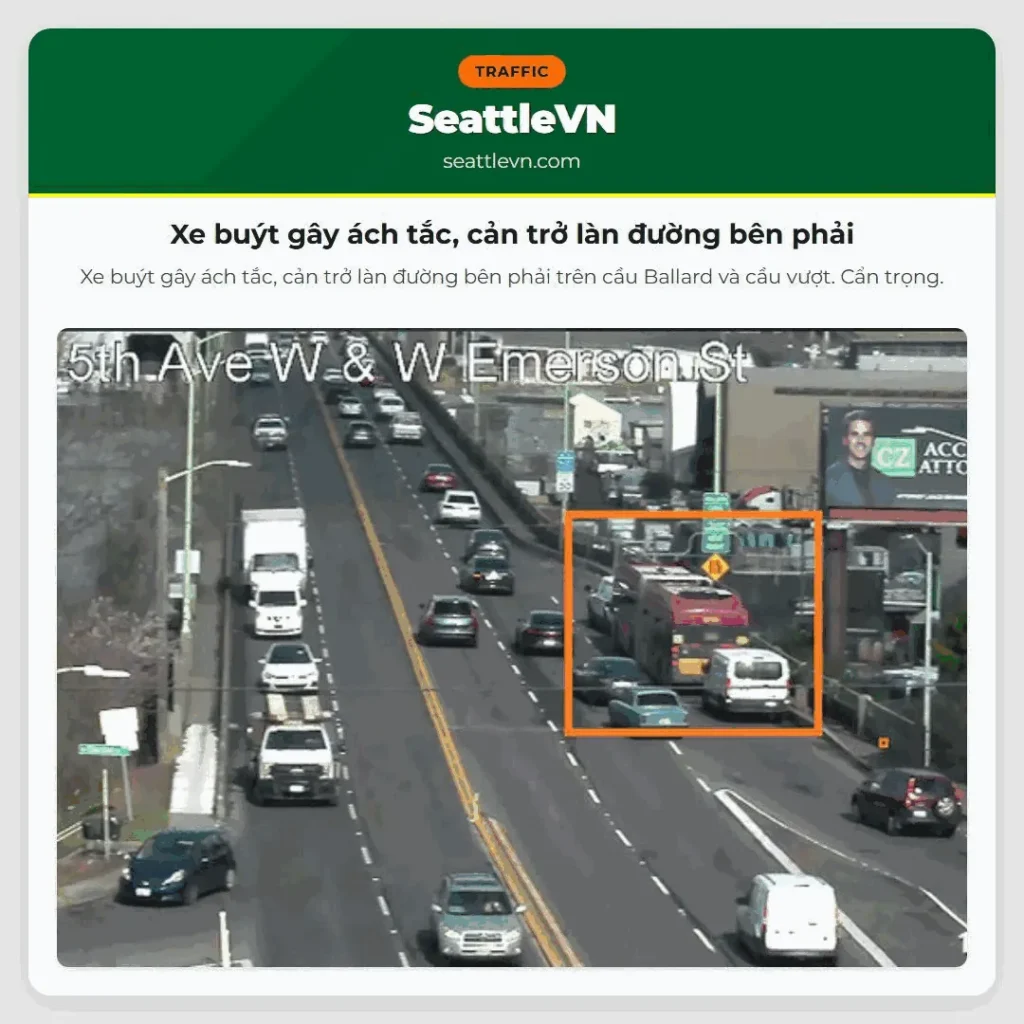 Xe buýt gây ách tắc, cản trở làn đường bên phải