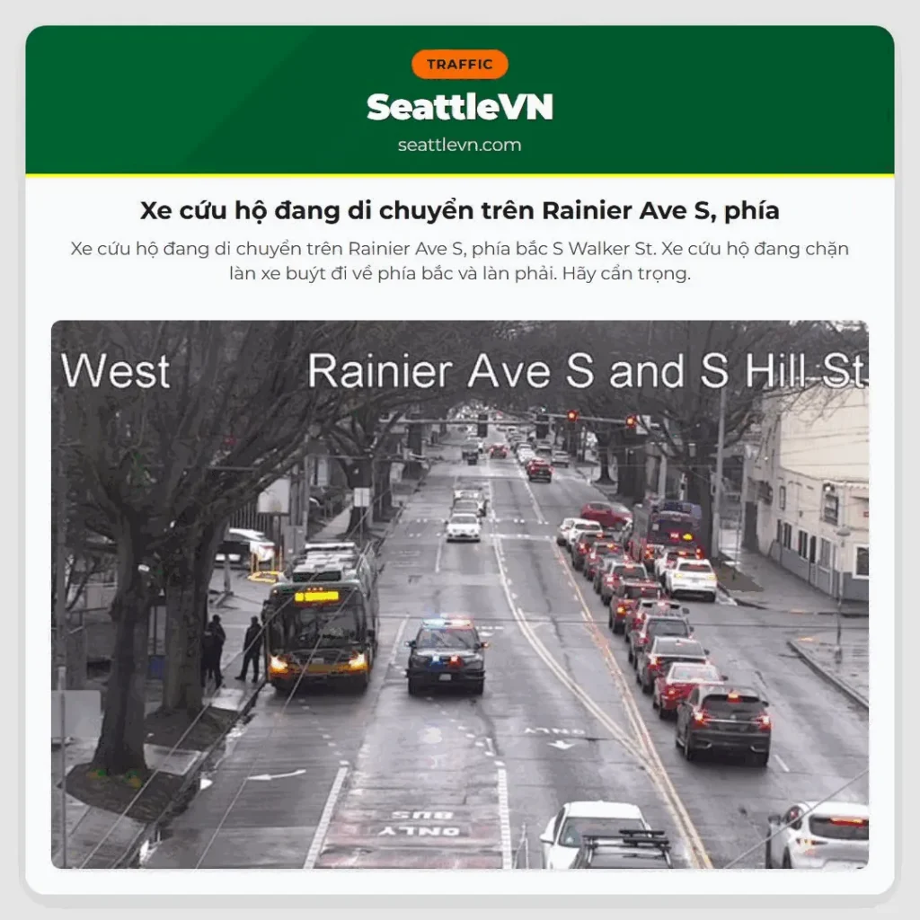 Xe cứu hộ đang di chuyển trên Rainier Ave S, phía