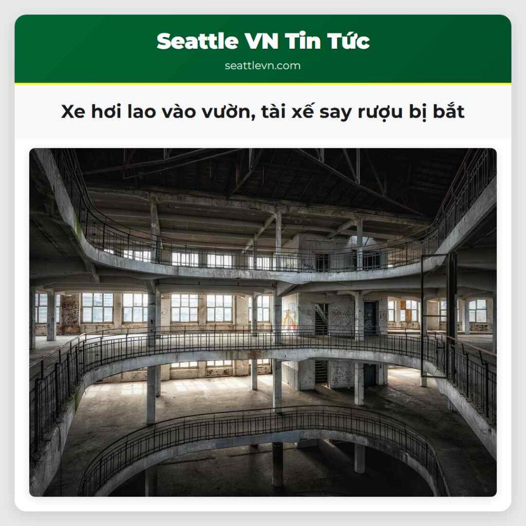 Xe hơi lao vào vườn, tài xế say rượu bị bắt