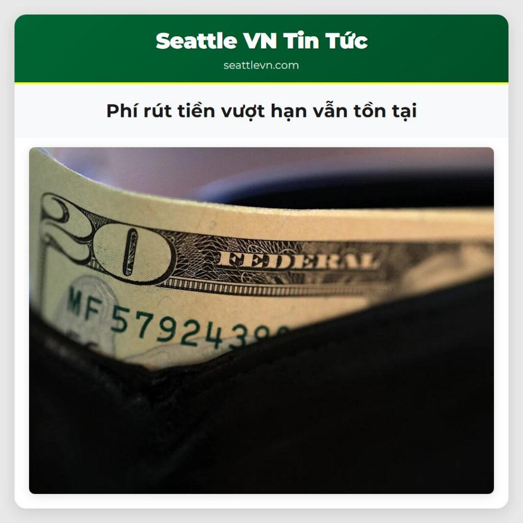 Phí rút tiền vượt hạn vẫn tồn tại