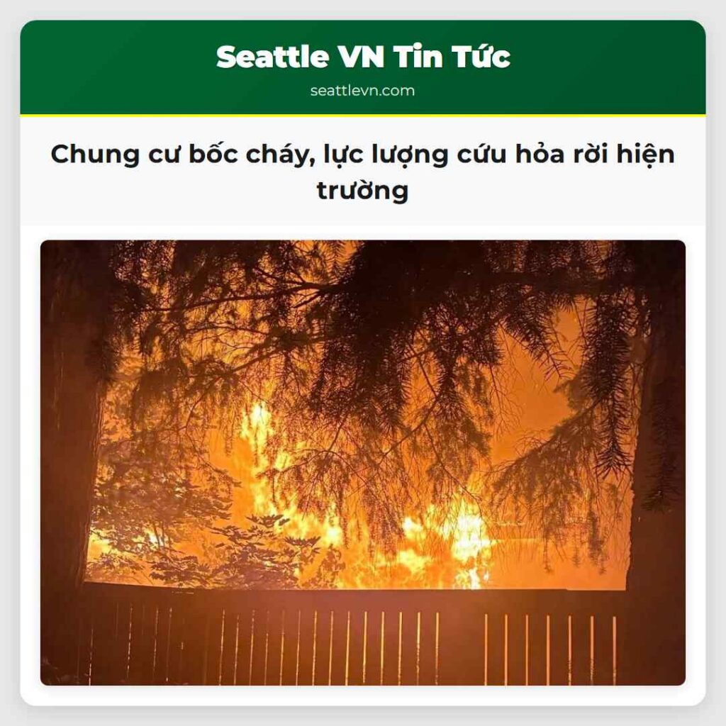 Chung cư bốc cháy, lực lượng cứu hỏa rời hiện